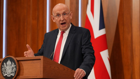 El secretario de Defensa británico, John Healey, durante una declaración sobre la reciente actividad operativa del Reino Unido.