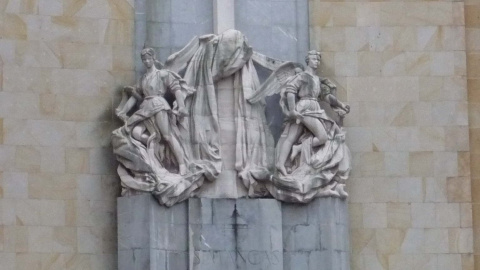 Más de un centenar de personalidades piden retirar el monumento a los golpistas del Simancas