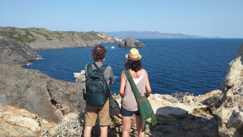 Dos visitants al Parc Natural del Cap de Creus