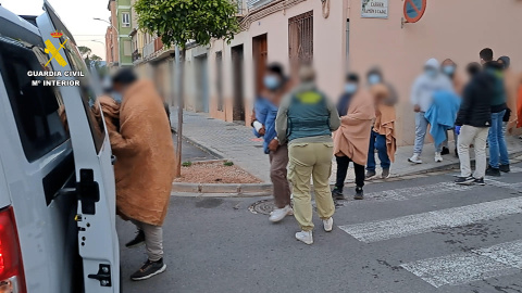 La Guardia Civil detiene a siete personas en la localidad de Nules (Castellón). La Guardia Civil detiene a siete personas en la localidad de Nules (Castellón).