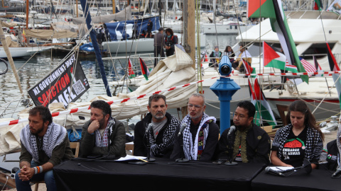 Flotilla (1) Diversos membres de la Global Sumud Flotilla durant la roda de premsa prèvia a la sortida de la seva segona expedició que finalment s'ha ajornat per qüestions meteorològiques.