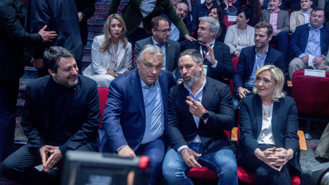 De izquierda a derecha, Matteo Salvini, Viktor Orbán, Santiago Abascal y Marine Le Pen durante una cumbre de Patriots en Madrid.