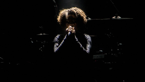 El grupo británico de trip-hop Massive Attack durante una actuación en Milán.