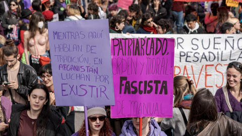 Pancarta de apoyo a las mujeres afganas en la manifestación del 8M.
