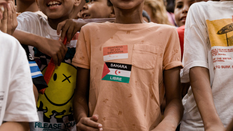 Recepción de niñas y niños saharauis del programa ‘Vacaciones en Paz’, en el Congreso de los Diputados, a 16 de julio de 2025, en Madrid (España).  El programa Vacaciones en Paz es una iniciativa solidaria por la que niños y niñas saharauis de entre 8 y 12 años, procedentes de los campamentos de refugiados de Tinduf (Argelia), son acogidos temporalmente por familias españolas durante los meses de verano.Carlos Luján / Europa Press