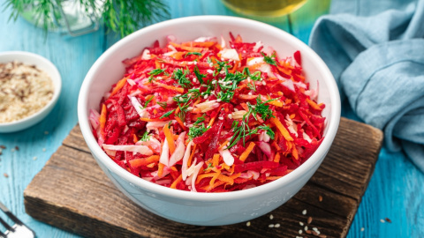 Receta de ensalada de remolacha, zanahoria y col.