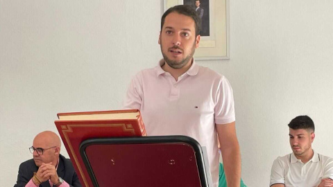 "Hijos de puta se os queda corto": el mensaje al Gobierno de un edil del PP en Albacete por el que piden su expulsión