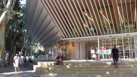 Exterior de la biblioteca García Márquez, situada a la Verneda