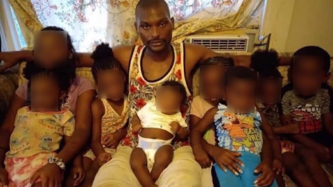 El tirador de Luisiana, Shamar Elkins, con siete de sus hijos