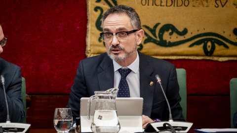 El alcalde de Móstoles, Manuel Bautista, durante un pleno extraordinario en el Ayuntamiento de Móstoles, a 24 de febrero de 2026, en Móstoles, Madrid (España).