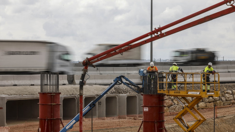 Imagen de archivo de las obras para la reconstrucción de los puentes de la A-7 sobre el barranco del Poyo.