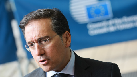 El ministro José Manuel Albaresa su llegada a una reunión del Consejo de Asuntos Exteriores en Luxemburgo.