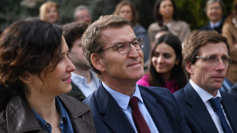 La presidenta de la Comunidad de Madrid, Isabel Díaz Ayuso; el presidente del Partido Popular, Alberto Núñez Feijóo, y el alcalde de Madrid, José Luis Martínez-Almeida, en una foto de archivo.