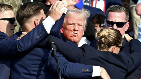 Donald Trump tras el troteo en Pensilvania en 2024. Donald Trump tras el troteo en Pensilvania en 2024.
