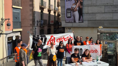 Soraya en la rueda de prensa, con el resto de vecinos.