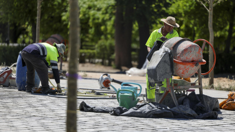 Trabajadores de la construcción este martes en Toledo.