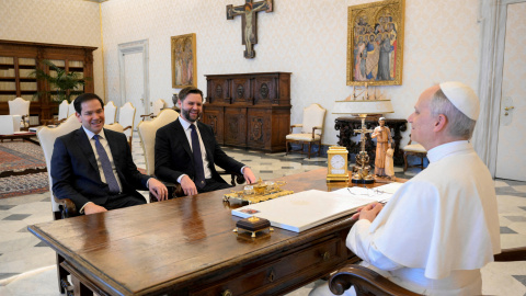 2026-05-05T135552Z_1880086837_RC2UKEA5BK1E_RTRMADP_3_USA-POLITICS-VATICAN Imagen de archivo del Papa León XIV