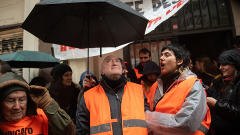 Mariano Ordaz, durante un intento de desahucio en la calle Carnero, a 13 de febrero de 2026, en Madrid (España)