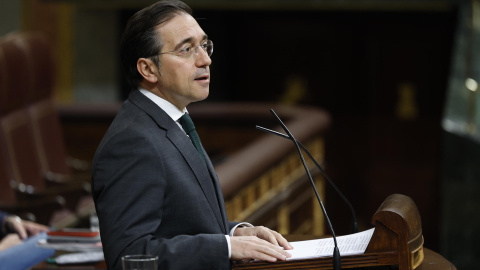 El ministro de Asuntos Exteriores, Unión Europea y Cooperación, José Manuel Albares, comparece en un pleno extraordinario en el Congreso de los Diputados este jueves.