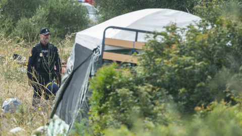 Un asentamiento sin ocupantes ha recibido a la comitiva judicial para ejecutar el desalojo de un terreno privado del barrio de Can Misses. Un asentamiento sin ocupantes ha recibido a la comitiva judicial para ejecutar el desalojo de un terreno privado del barrio de Can Misses.