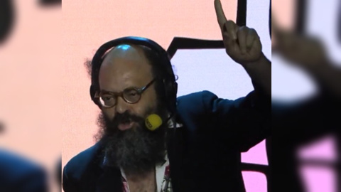 El cómico tinerfeño Ignatius en plena alocución.