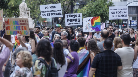 Cientos de personas durante la manifestación del Orgullo 2024 en Valencia, en el Paseo de la Alameda, a 28 de junio de 2024, en Valencia, Comunidad Valenciana (España).