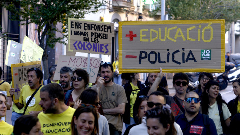 Detall de la manifestació de docents d'aquest dimarts a Barcelona.