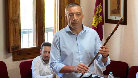 Una tránsfuga del PSOE se alía con PP y Unidas Podemos para echar al alcalde socialista de Pioz y tomar el mando