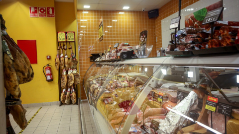Sección de charcutería de un supermercado de Madrid.
