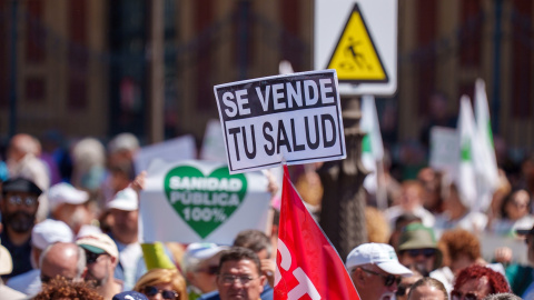 Protesta las mareas blancas en abril pasado en Sevilla. Archivo.