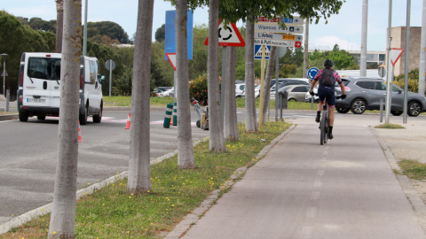 Carril bici a la Ronda Ibèrica de Vilanova i la Geltrú Carril bici a la Ronda Ibèrica de Vilanova i la Geltrú