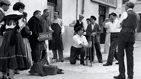 Fotograma de 'Mi calle' (1960). Fotograma de 'Mi calle' (1960).
