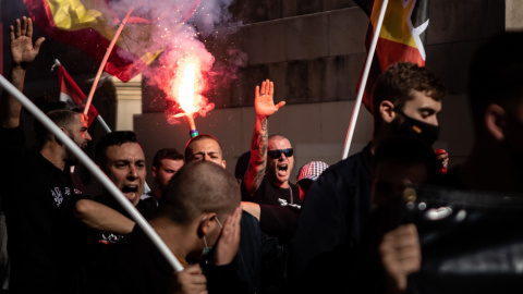 Una manifestación neonazi durante el día de la Hispanidad, a 12 de octubre de 2021, en Barcelona.