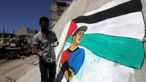 Artistas pintan un mural en Gaza de Lamine Yamal con la bandera palestina. Artistas pintan un mural en Gaza de Lamine Yamal con la bandera palestina.