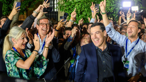 El candidato a la presidencia de la Junta de Andalucía por el PP, Juanma Moreno, tras las elecciones de este domingo en Sevilla. El candidato a la presidencia de la Junta de Andalucía por el PP, Juanma Moreno, tras las elecciones de este domingo en Sevilla.