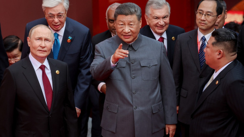 Xi Jinping con Vladimir Putin en 2025. Xi Jinping con Vladimir Putin en 2025.