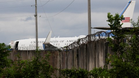 Un avión del Gobierno estadounidense en el Aeropuerto Internacional José Martí de La Habana, Cuba, el 14 de mayo de 2026. Un avión del Gobierno estadounidense en el Aeropuerto Internacional José Martí de La Habana, Cuba, el 14 de mayo de 2026.