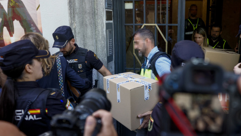 Agentes de la Policía Nacional registran la oficina del expresidente del Gobierno José Luis Rodríguez Zapatero el 19 de mayo de 2026. Agentes de la Policía Nacional registran la oficina del expresidente del Gobierno José Luis Rodríguez Zapatero el 19 de mayo de 2026.