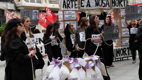 Trabajadoras del comercio vario, en una manifestación en A Coruña. Trabajadoras del comercio vario, en una manifestación en A Coruña.