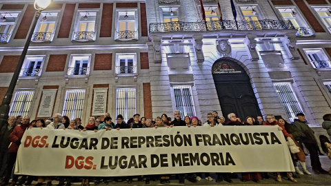 Concentración frente a la Real Casa de Correos. Concentración frente a la Real Casa de Correos.