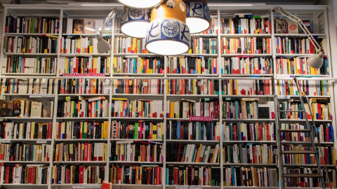 Interior de la librería Rafael Alberti, en Madrid.