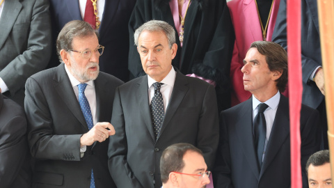 Mariano Rajoy, José Luis Rodríguez Zapatero y José María Aznar a la salida tras el acto de jura de la Constitución. Mariano Rajoy, José Luis Rodríguez Zapatero y José María Aznar a la salida tras el acto de jura de la Constitución.