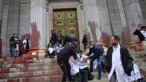 Acción de Rebelión Científica ante el Congreso de los Diputados, a 6 de abril de 2022. Acción de Rebelión Científica ante el Congreso de los Diputados, a 6 de abril de 2022.