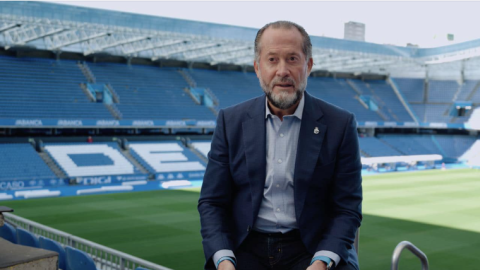 Juan Carlos Escotet, en el estadio de Riazor.