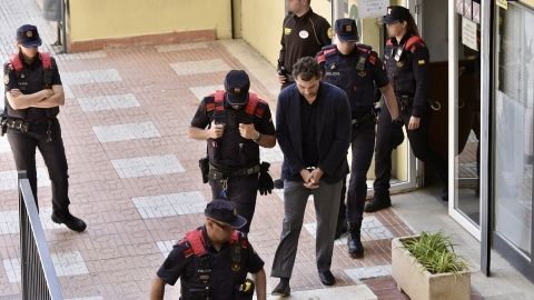 Jonathan Andic, el hijo del fundador de Mango, declara ante el Juzgado de Instrucción 5 de Martorell. Jonathan Andic, el hijo del fundador de Mango, declara ante el Juzgado de Instrucción 5 de Martorell.