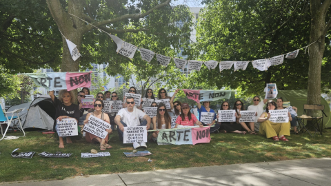 Trabajadoras de Inditex y del comercio vario de A Coruña, frente a la sede de la Confederación de Empresarios de Galicia (CEG). Trabajadoras de Inditex y del comercio vario de A Coruña, frente a la sede de la Confederación de Empresarios de Galicia (CEG).