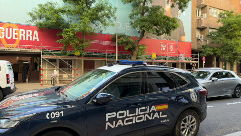 Un cotxe de la Policia Nacional a les portes de Ferraz Un cotxe de la Policia Nacional a les portes de Ferraz aquest dimecres