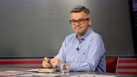 RE309335 Manuel Rico, director de Público, durante el encuentro con socias y socios del diario el pasado mes de abril en la redacción de Madrid.