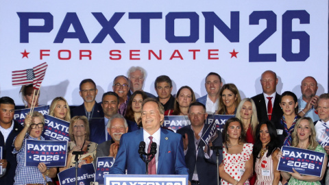 Ken Paxton compareciendo tras ganar las primarias republicanas en Texas Ken Paxton compareciendo tras ganar las primarias republicanas en Texas