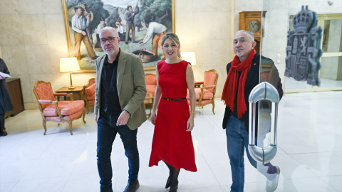 Imagen de archivo de la ministra de Trabajo y Economía Social, Yolanda Díaz con los secretarios generales de CCOO y UGT.